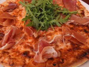 Serrano sonkás pizza