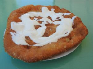 Tejfölös lángos